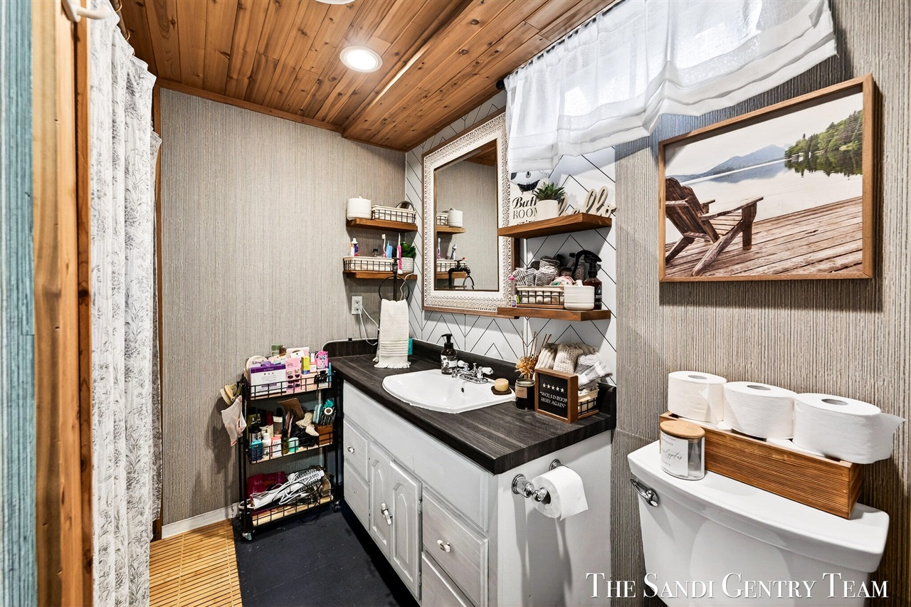 10816 168th Avenue, Grand Haven, MI, 49417-9637