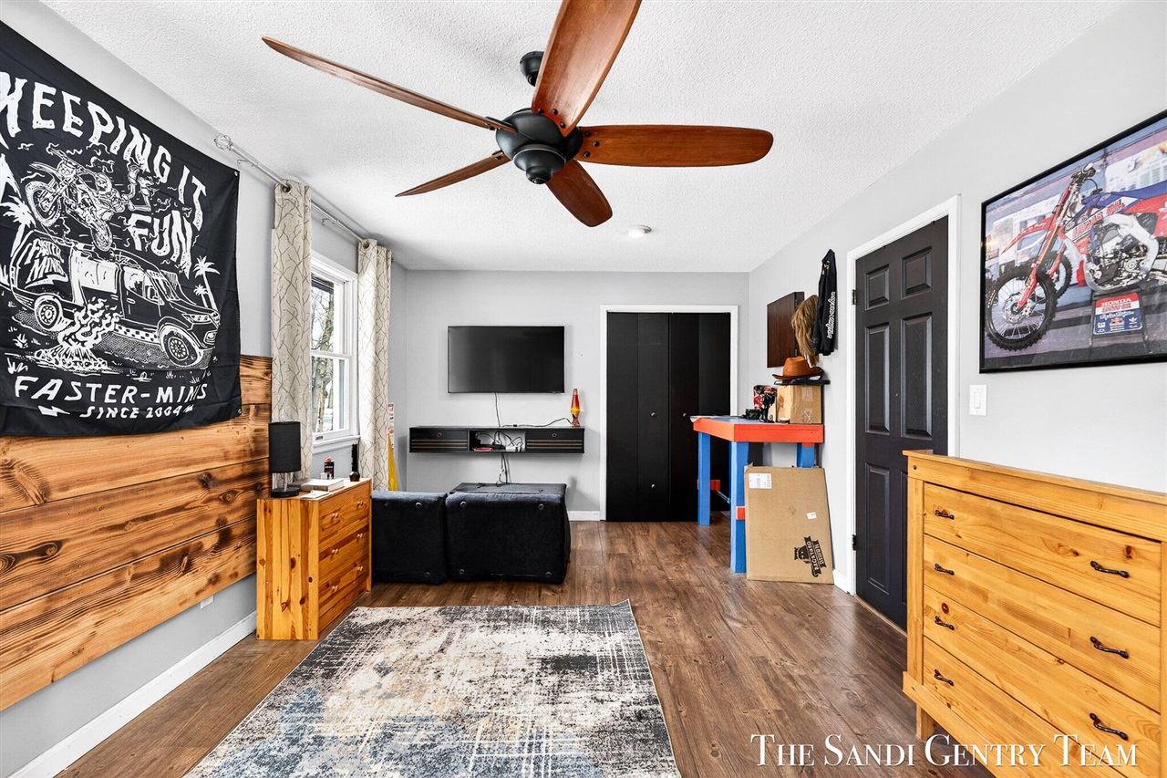 10816 168th Avenue, Grand Haven, MI, 49417-9637