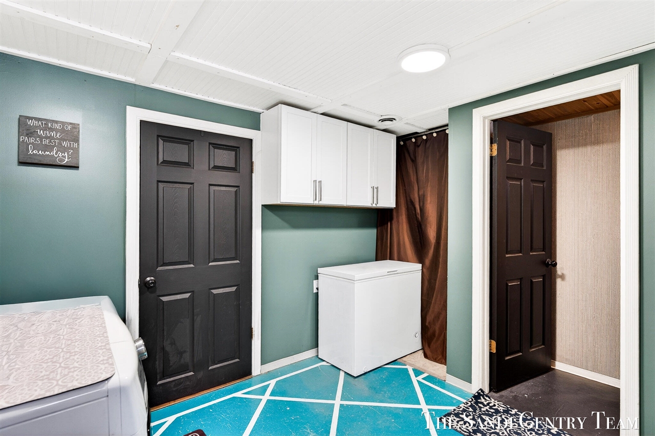 10816 168th Avenue, Grand Haven, MI, 49417-9637