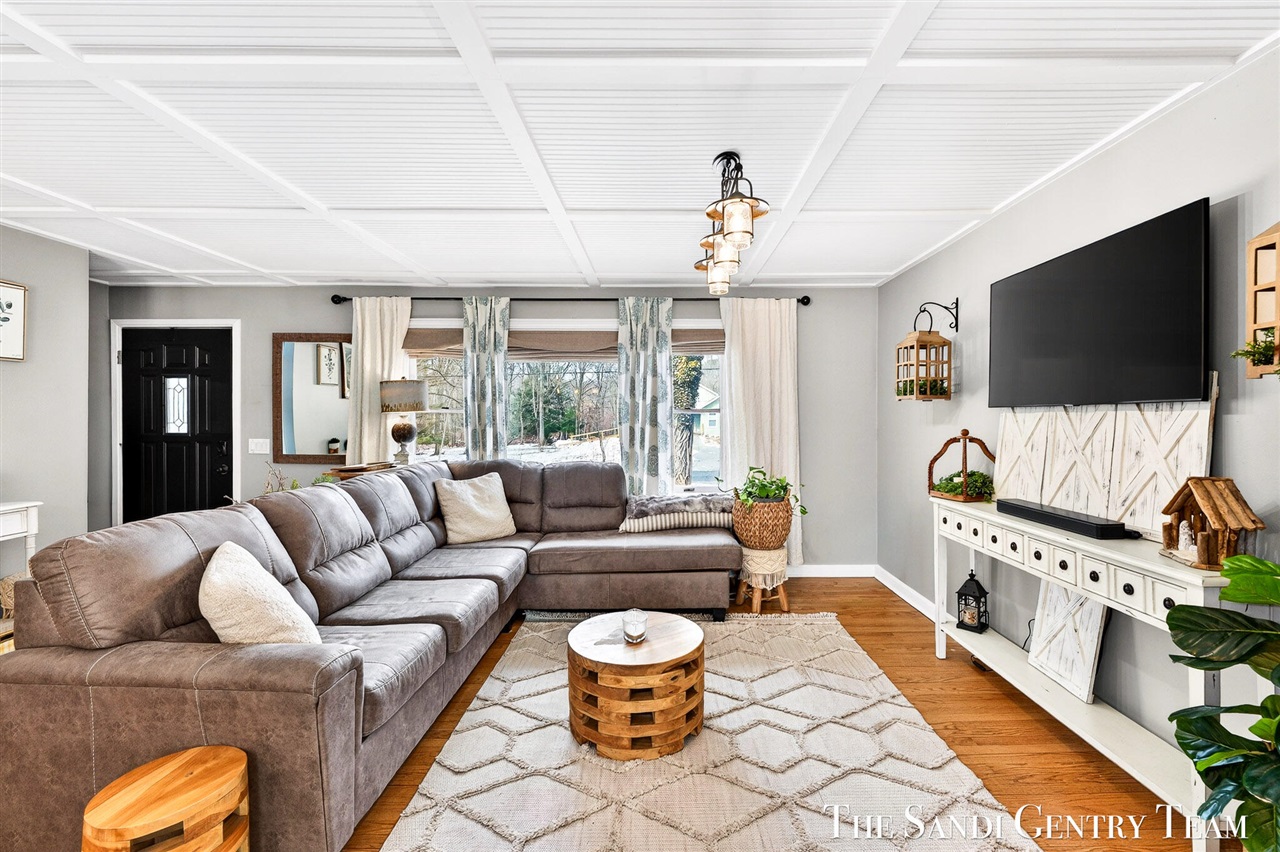 10816 168th Avenue, Grand Haven, MI, 49417-9637