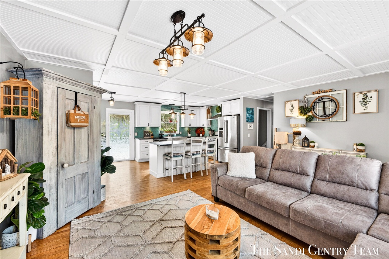 10816 168th Avenue, Grand Haven, MI, 49417-9637