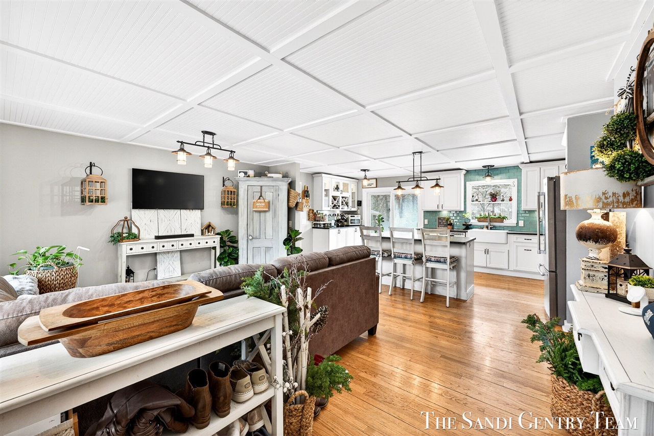 10816 168th Avenue, Grand Haven, MI, 49417-9637