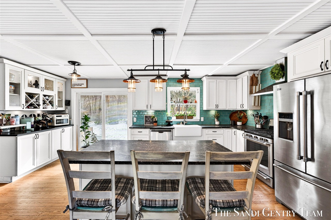 10816 168th Avenue, Grand Haven, MI, 49417-9637