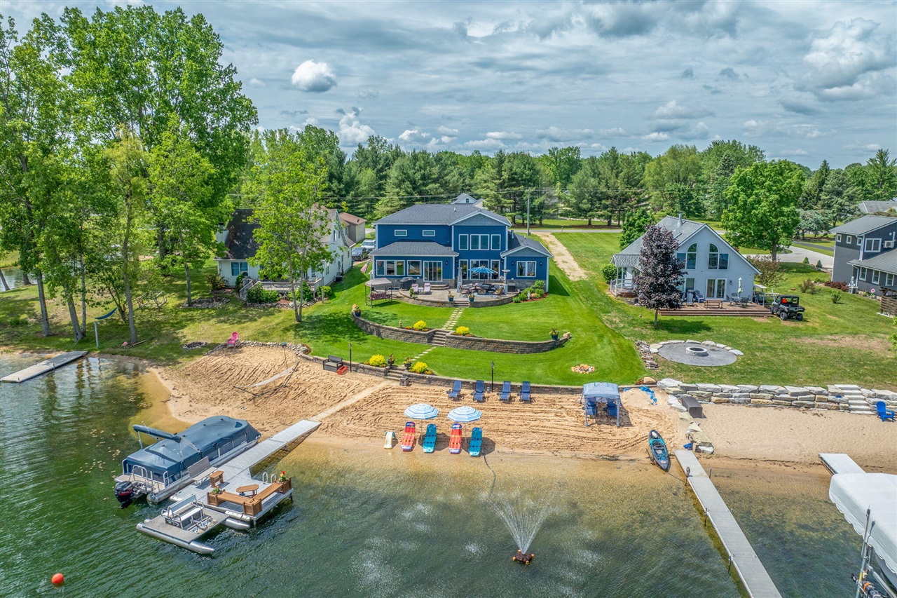 7140 Holiday Drive, Canadian Lakes, MI, 49346-9739