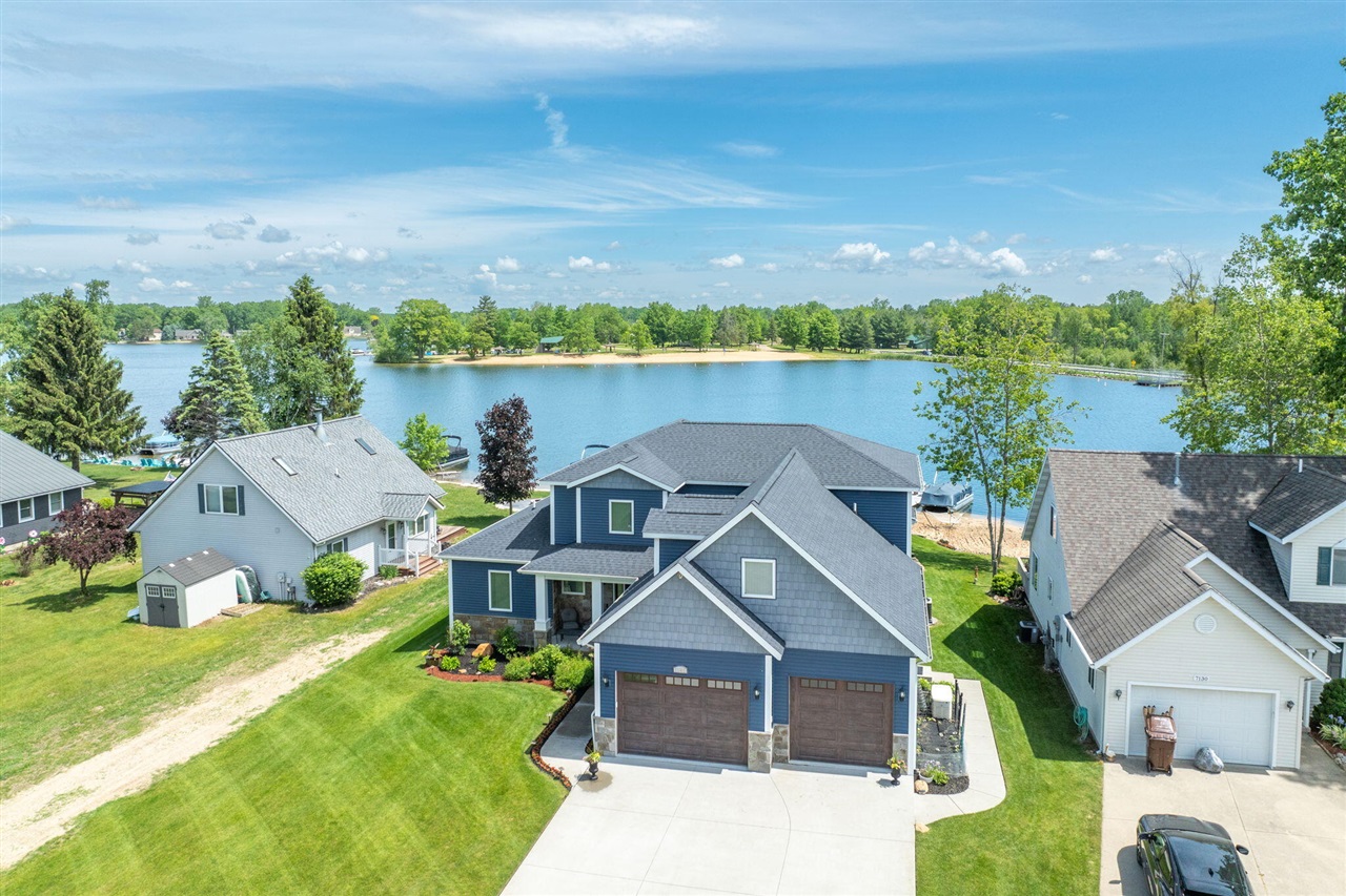 7140 Holiday Drive, Canadian Lakes, MI, 49346-9739