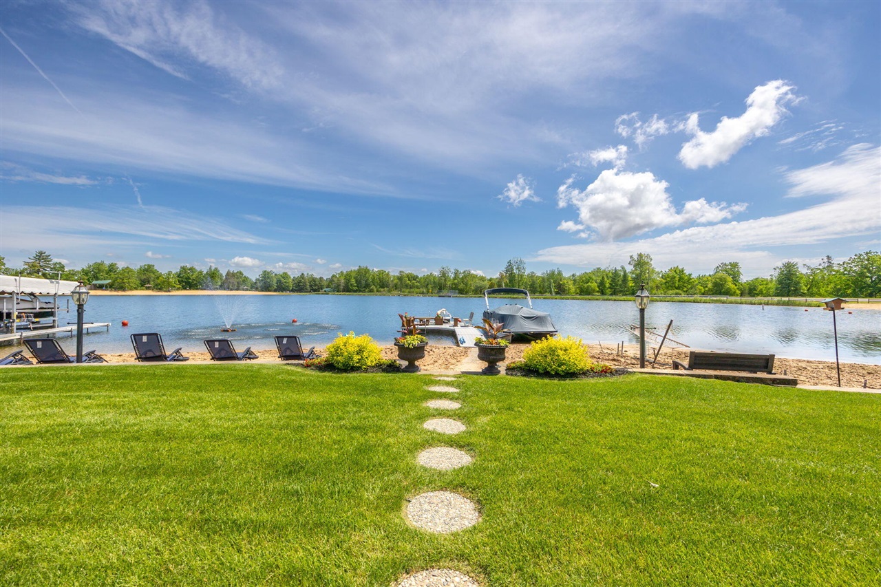 7140 Holiday Drive, Canadian Lakes, MI, 49346-9739
