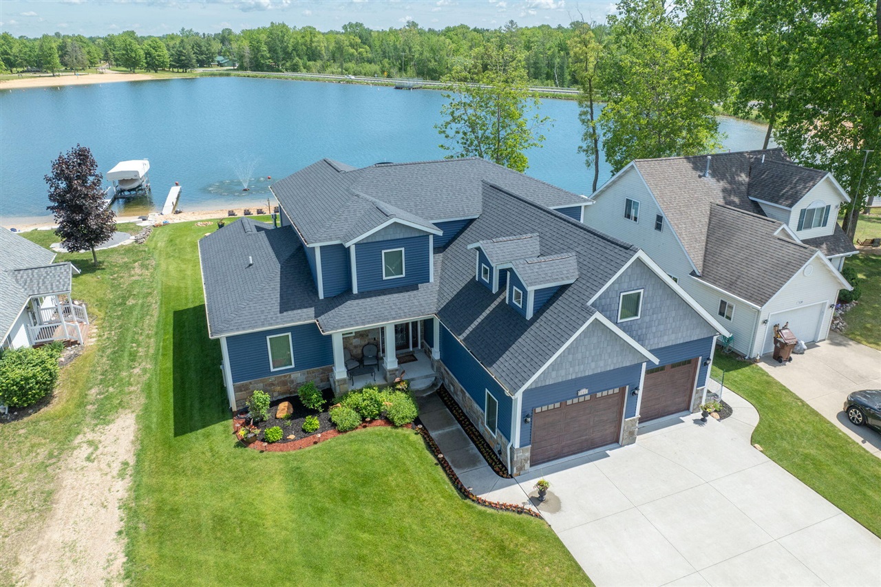 7140 Holiday Drive, Canadian Lakes, MI, 49346-9739