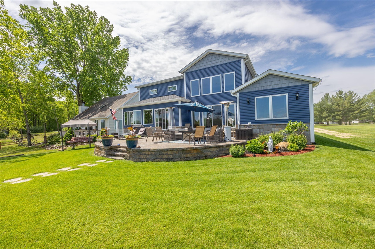 7140 Holiday Drive, Canadian Lakes, MI, 49346-9739