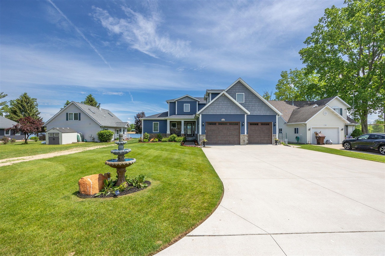 7140 Holiday Drive, Canadian Lakes, MI, 49346-9739