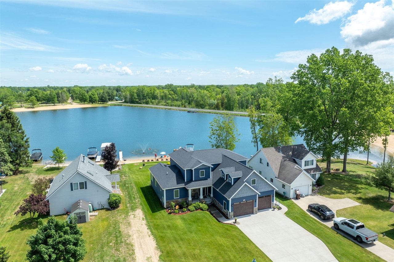 7140 Holiday Drive, Canadian Lakes, MI, 49346-9739