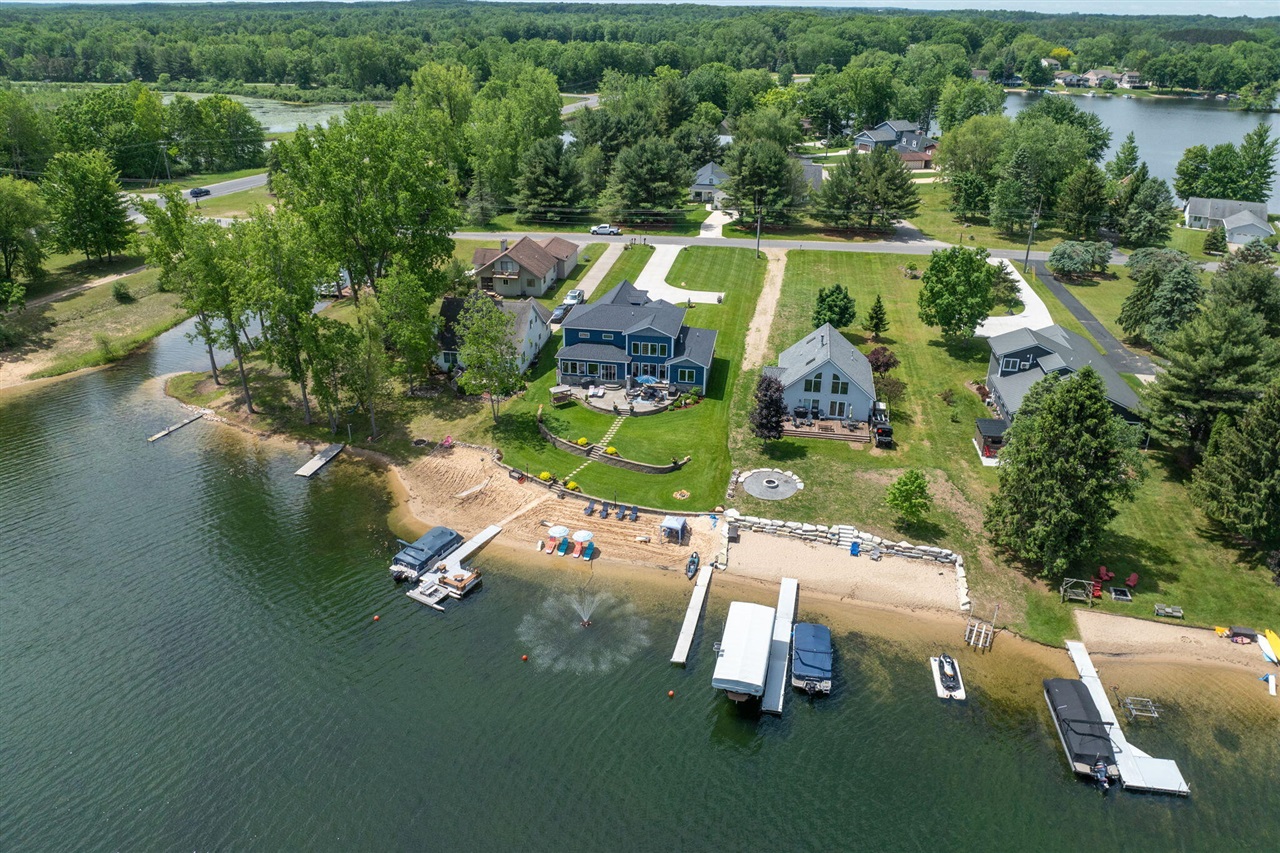 7140 Holiday Drive, Canadian Lakes, MI, 49346-9739
