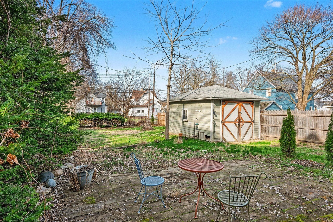 1113 Egleston Avenue, Kalamazoo, MI, 49001-3857