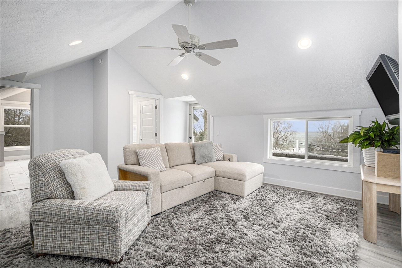 26 Edwards Avenue, Grand Haven, MI, 49417-1734