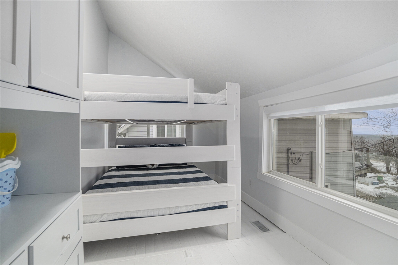 26 Edwards Avenue, Grand Haven, MI, 49417-1734