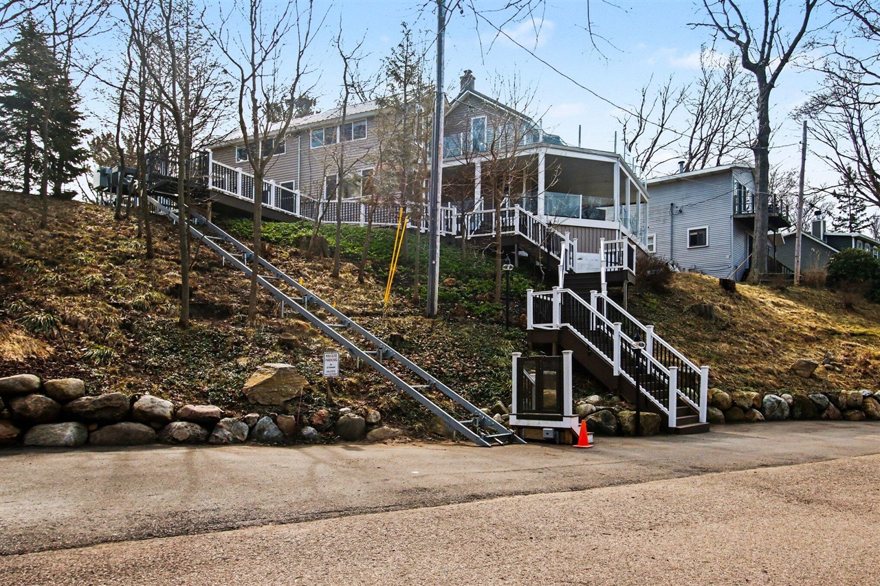 26 Edwards Avenue, Grand Haven, MI, 49417-1734