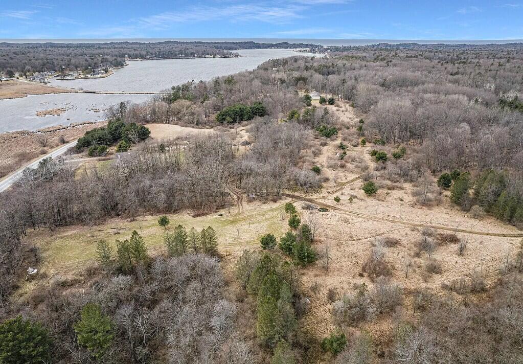 4832 W Monroe Road, Pentwater, MI, 49449-8910