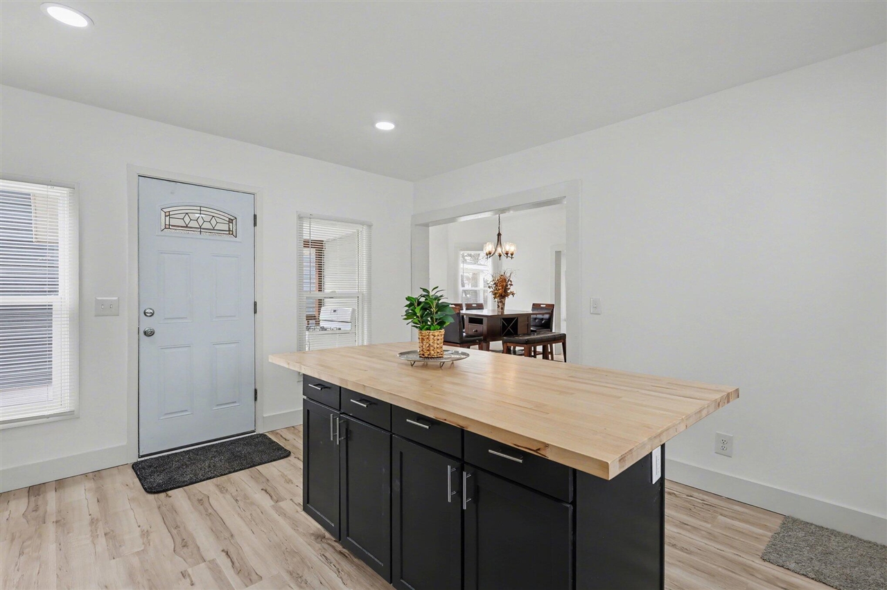 239 E Isabella Avenue, Muskegon, MI, 49442-3524