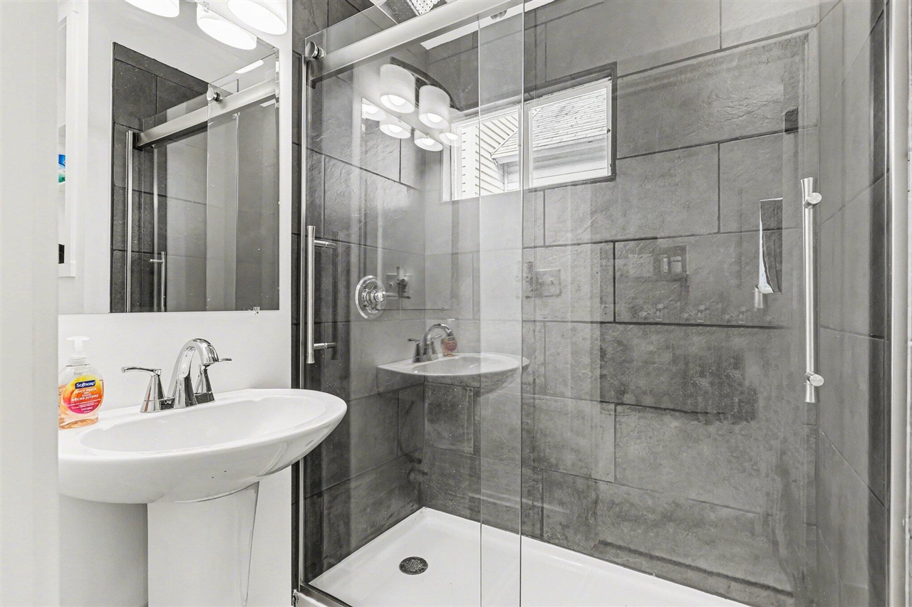 239 E Isabella Avenue, Muskegon, MI, 49442-3524