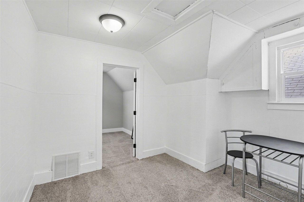 239 E Isabella Avenue, Muskegon, MI, 49442-3524