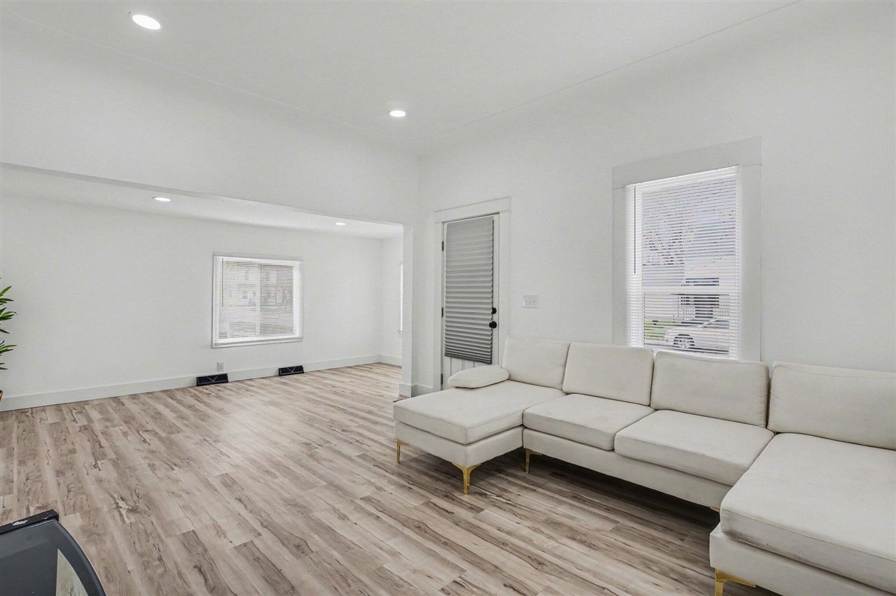 239 E Isabella Avenue, Muskegon, MI, 49442-3524