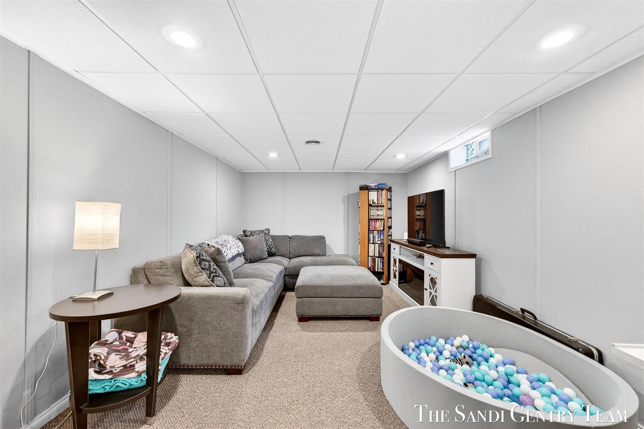 16759 152nd Avenue, Spring Lake, MI, 49456-2108