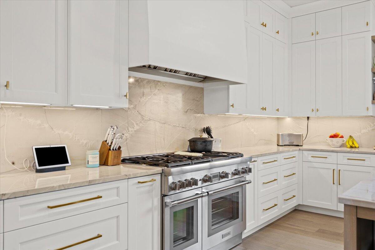 52960 Trailwood Drive, South Lyon, MI, 48178-8303