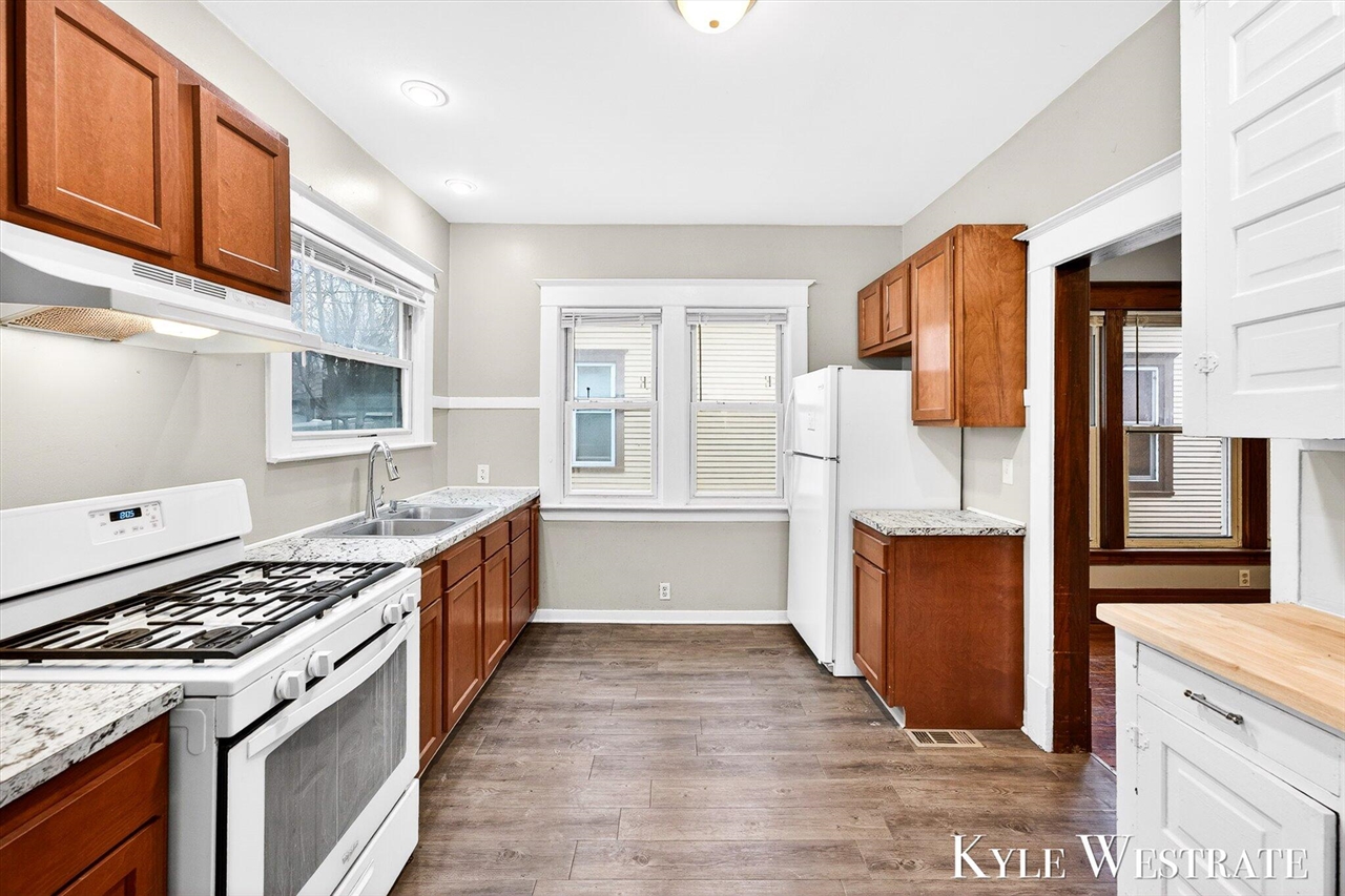 1900 Francis Avenue, Grand Rapids, MI, 49507-2421