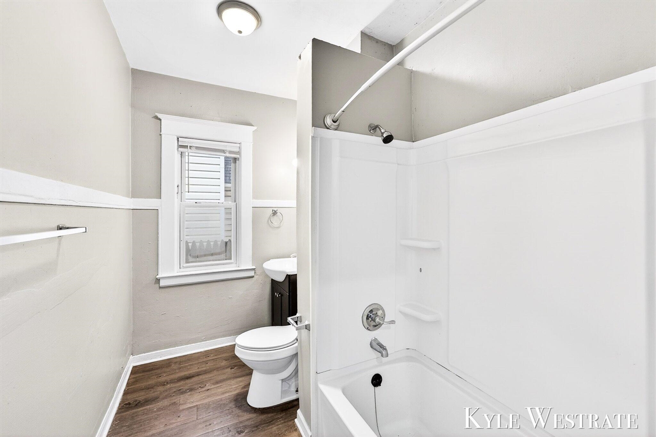 1900 Francis Avenue, Grand Rapids, MI, 49507-2421