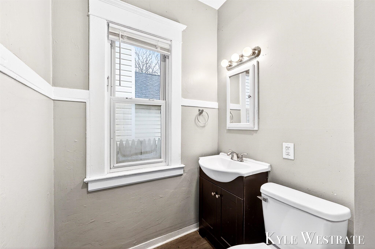 1900 Francis Avenue, Grand Rapids, MI, 49507-2421