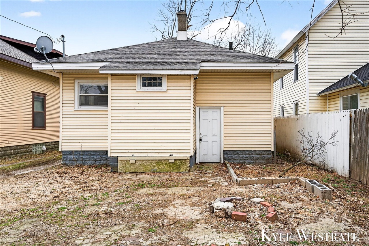 1900 Francis Avenue, Grand Rapids, MI, 49507-2421