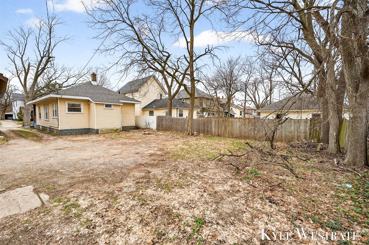 1900 Francis Avenue, Grand Rapids, MI, 49507-2421