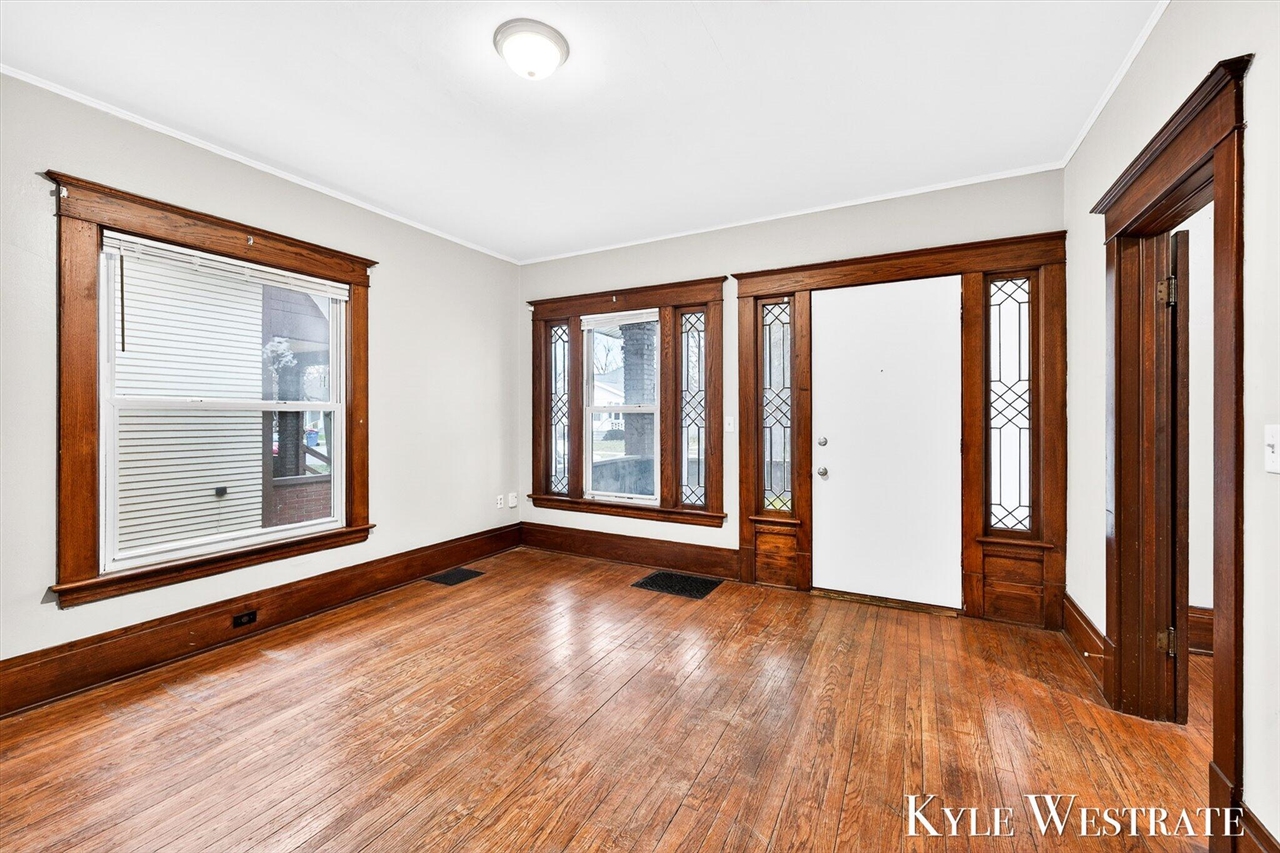 1900 Francis Avenue, Grand Rapids, MI, 49507-2421