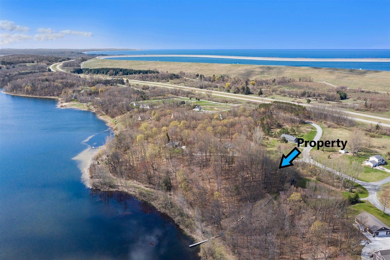 5424 W Oak Point Road, Ludington, MI, 49431