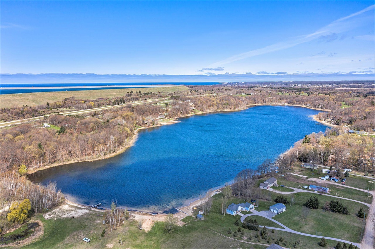 5424 W Oak Point Road, Ludington, MI, 49431