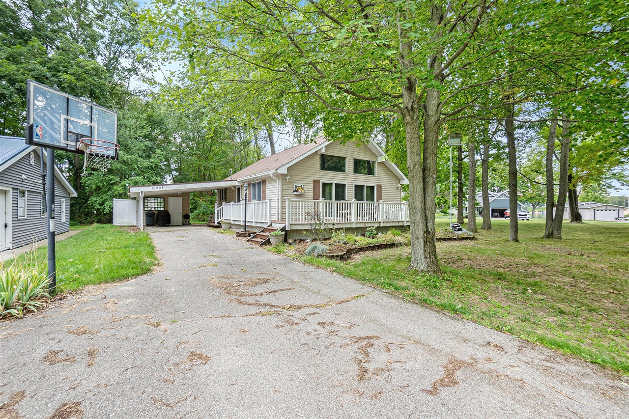 10905 1st Street, Canadian Lakes, MI, 49346-9480