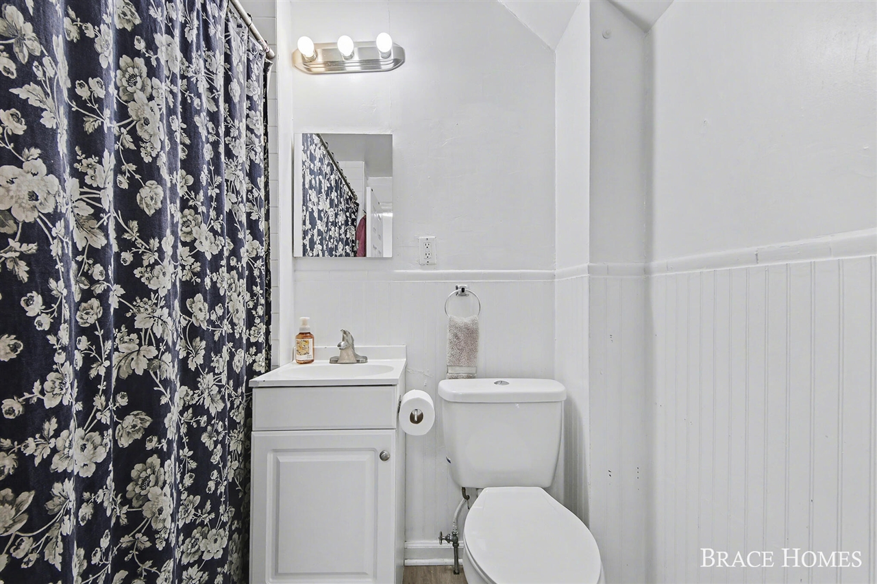 17 Vandine Place, Grand Rapids, MI, 49503-3553