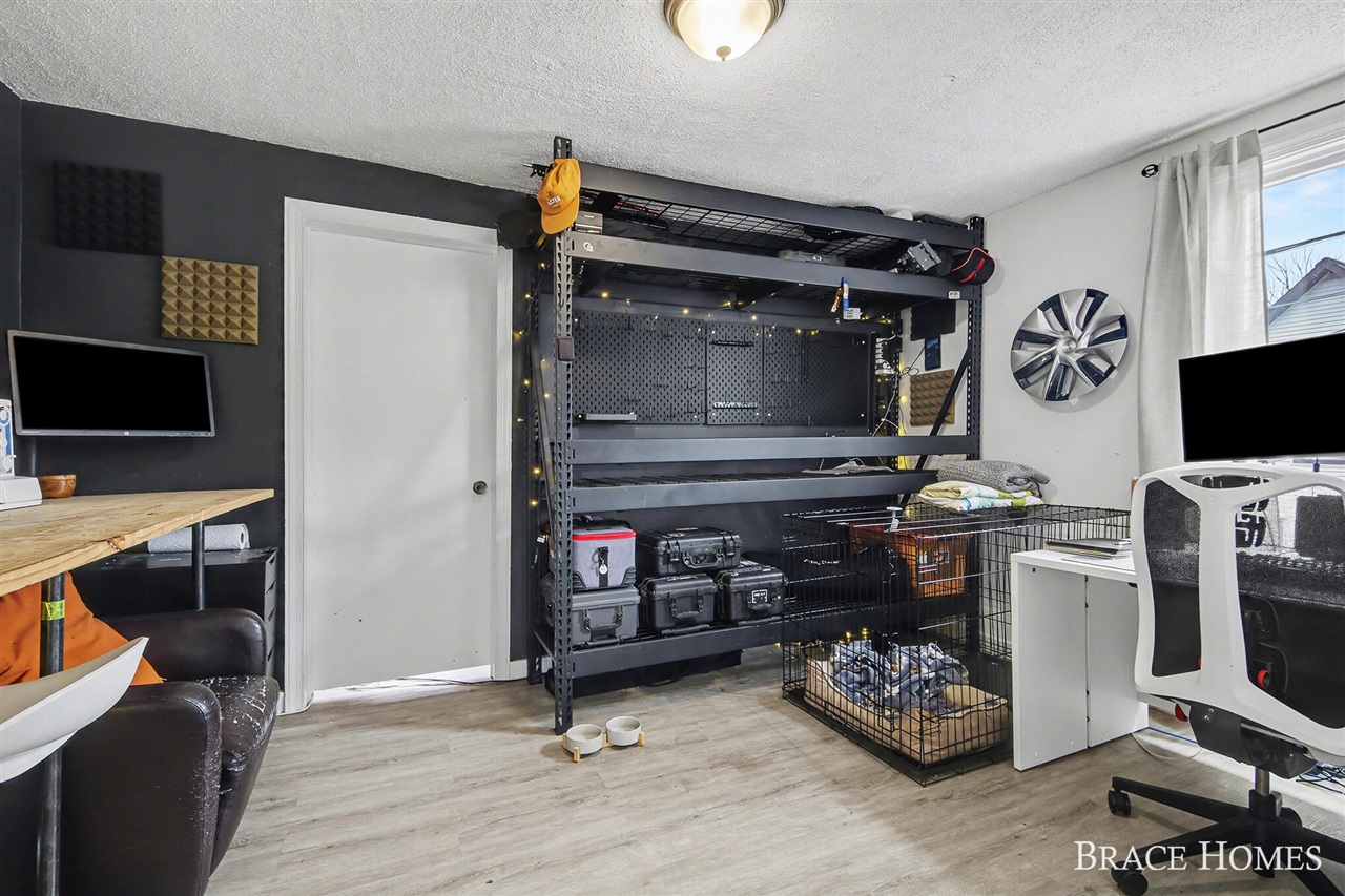 17 Vandine Place, Grand Rapids, MI, 49503-3553