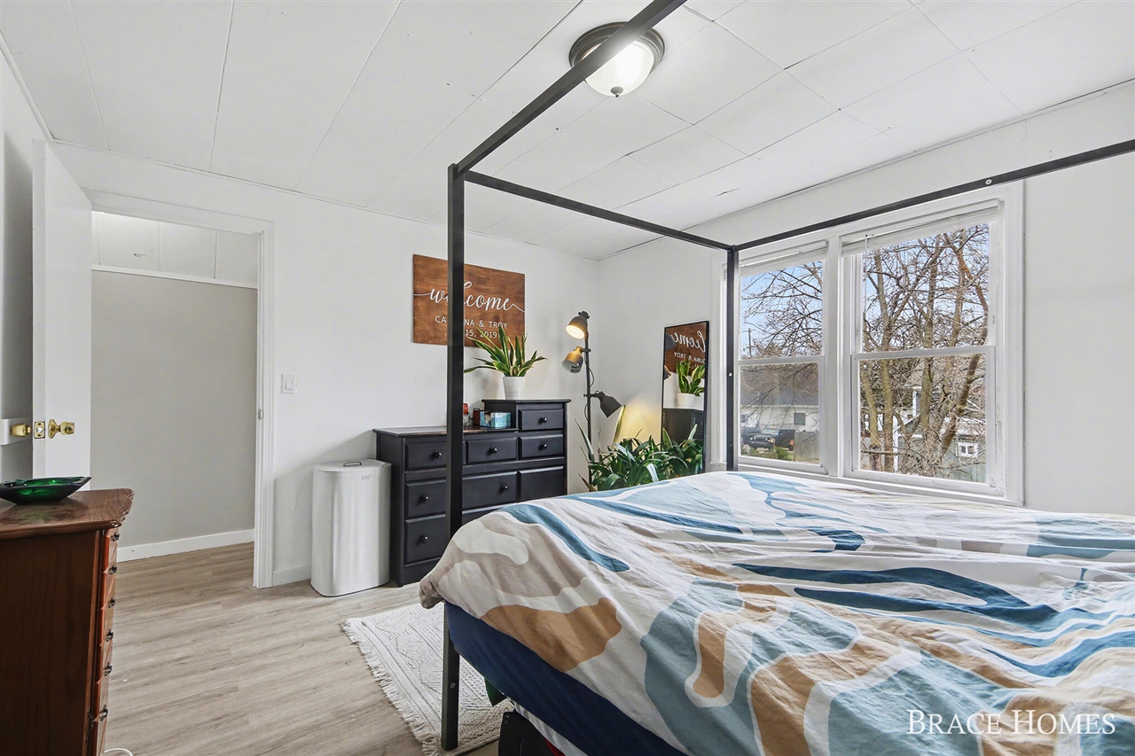 17 Vandine Place, Grand Rapids, MI, 49503-3553