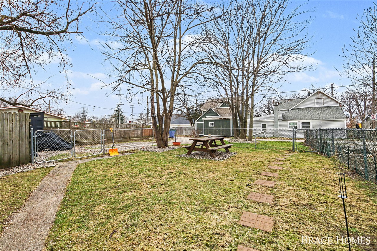 17 Vandine Place, Grand Rapids, MI, 49503-3553