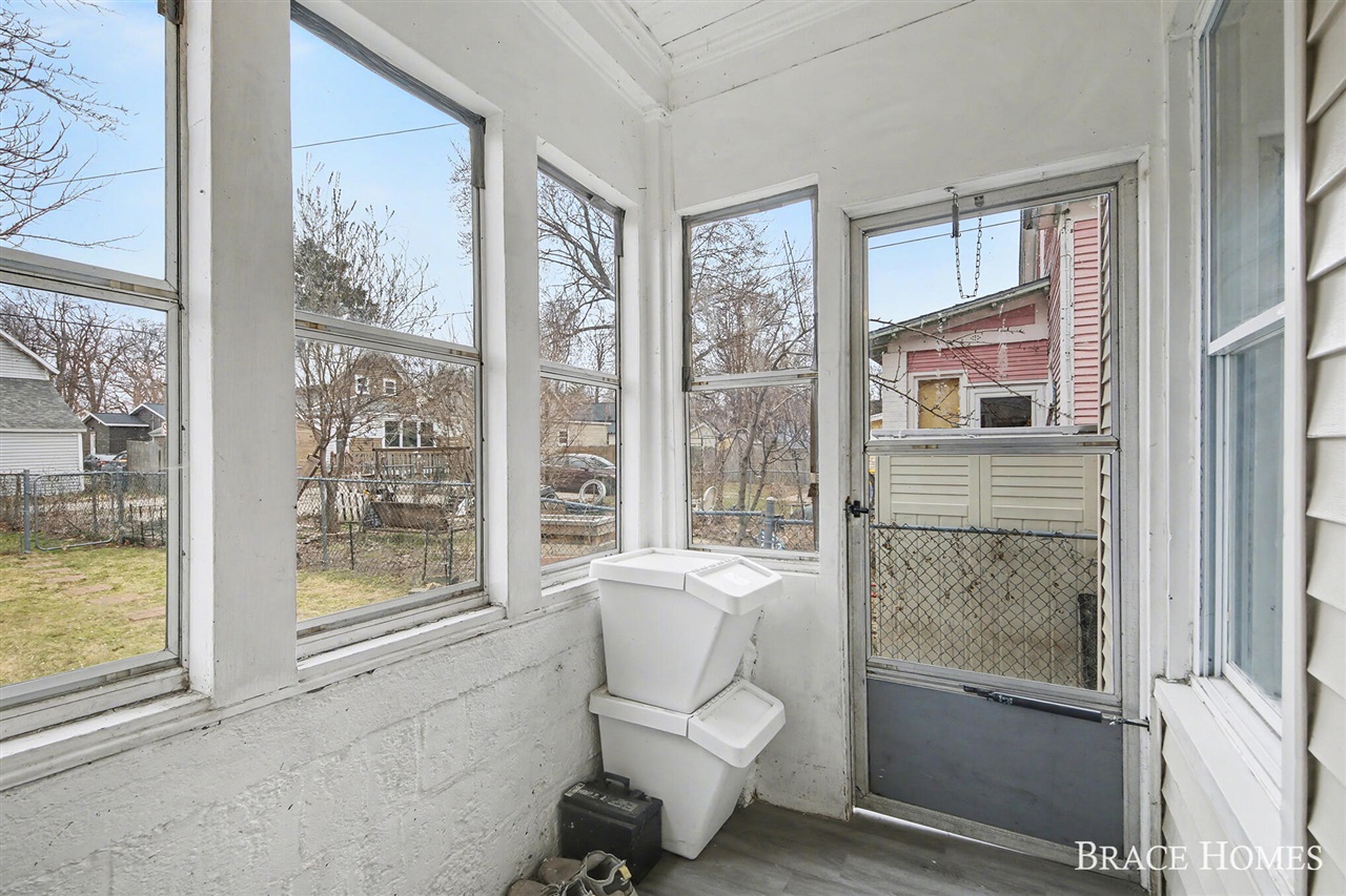 17 Vandine Place, Grand Rapids, MI, 49503-3553