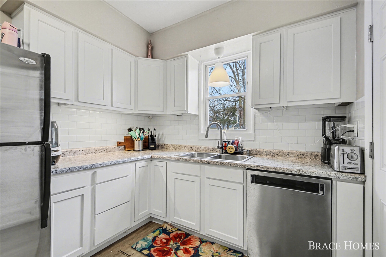 17 Vandine Place, Grand Rapids, MI, 49503-3553