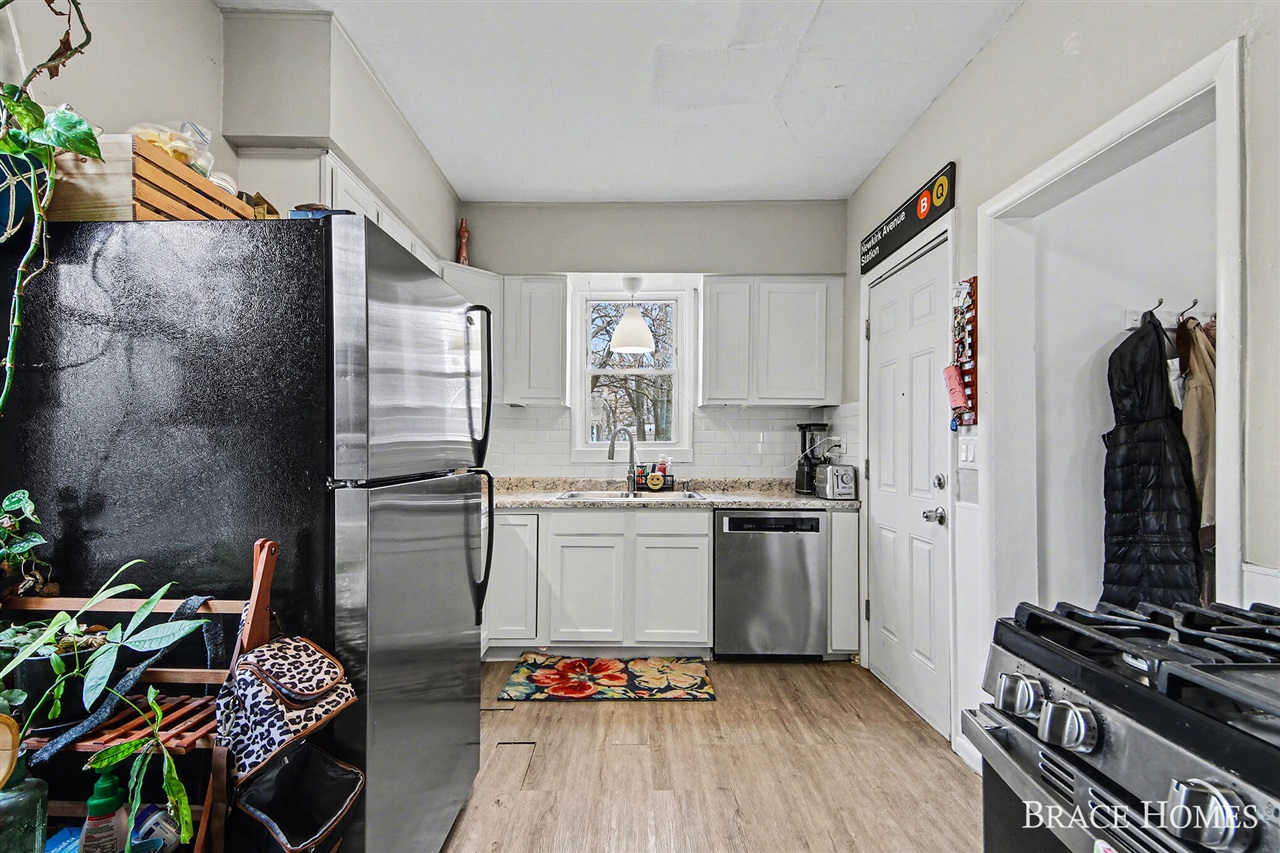 17 Vandine Place, Grand Rapids, MI, 49503-3553