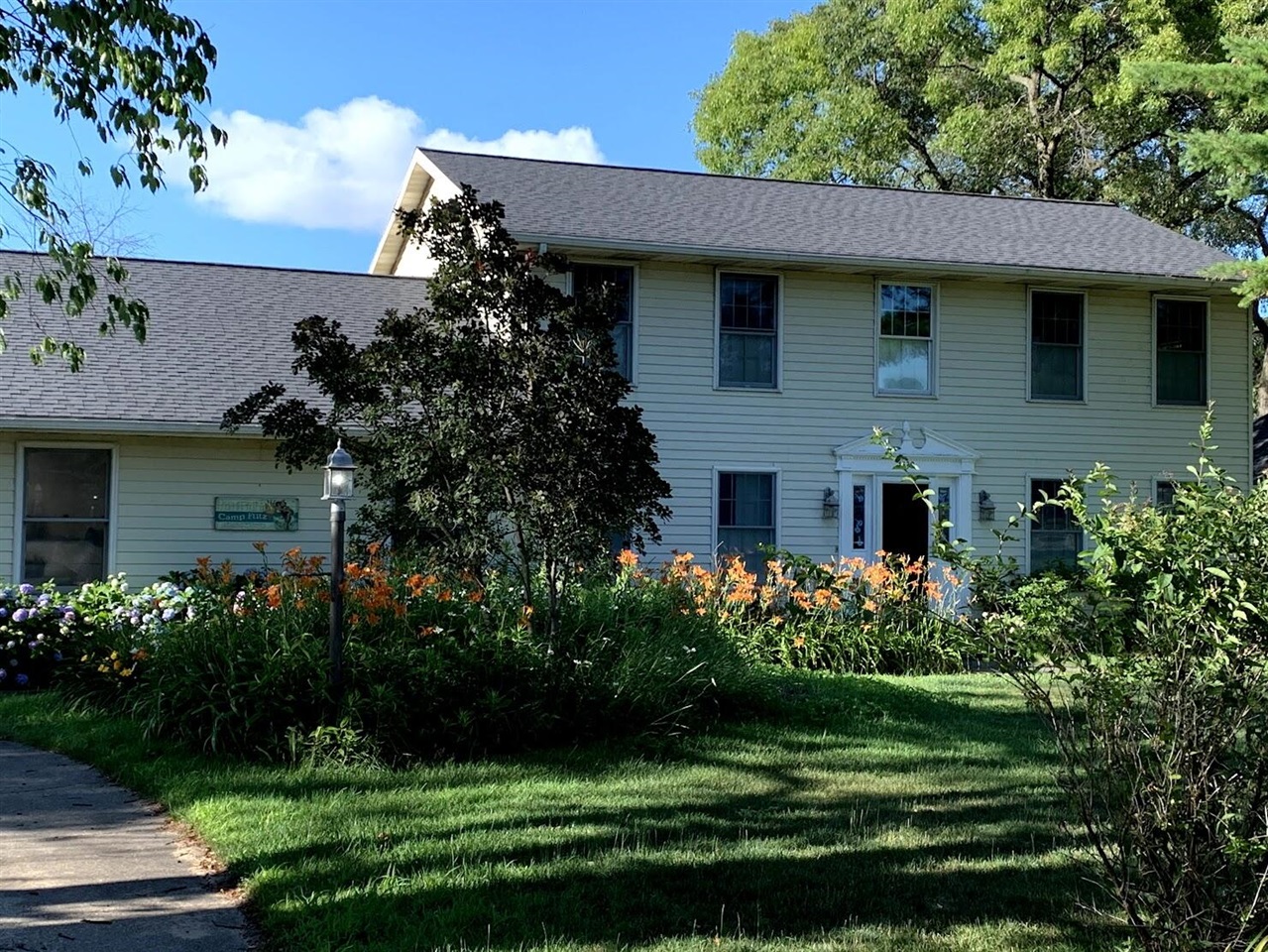 1530 Bayview Drive, Norton Shores, MI, 49441-5204