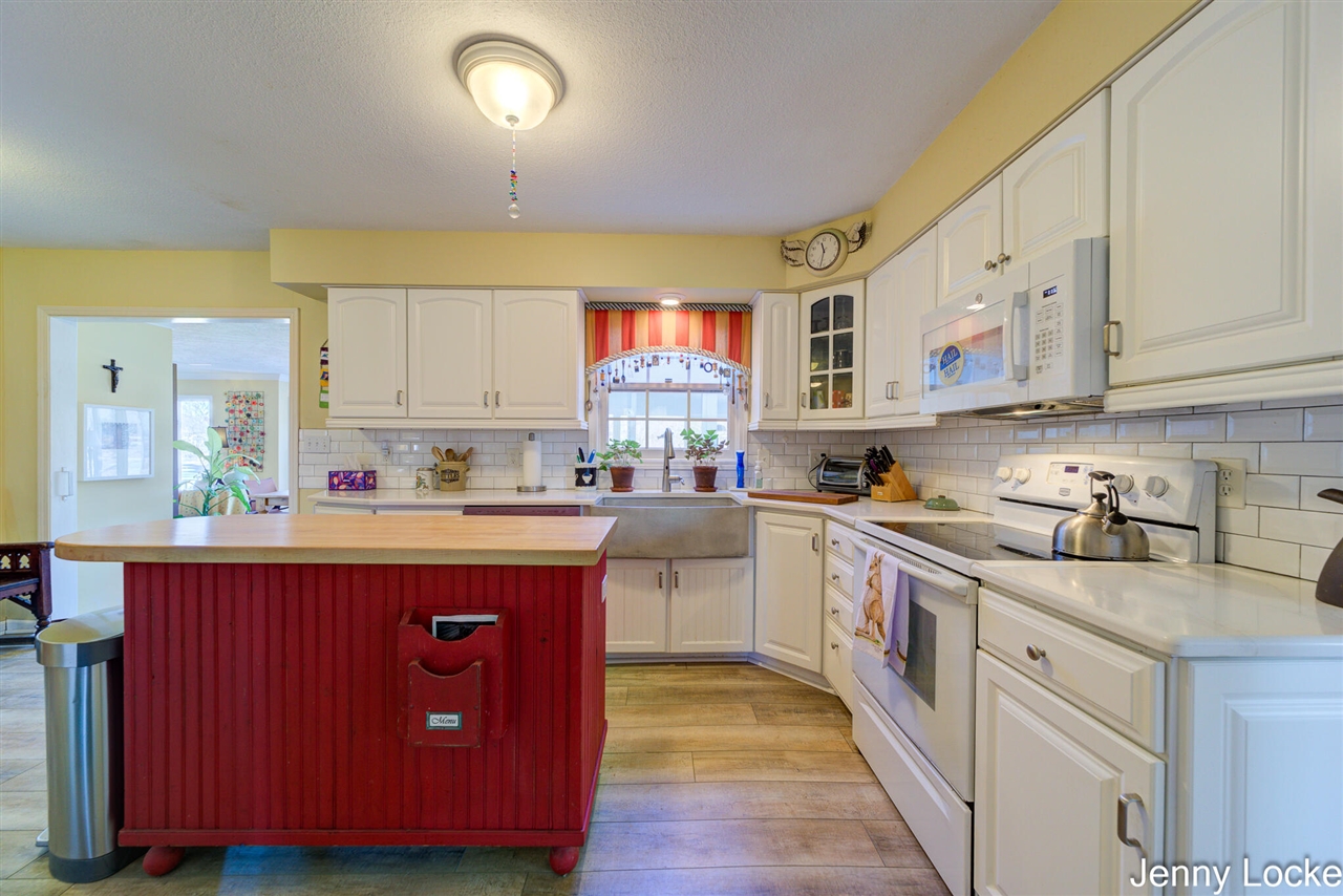 1530 Bayview Drive, Norton Shores, MI, 49441-5204