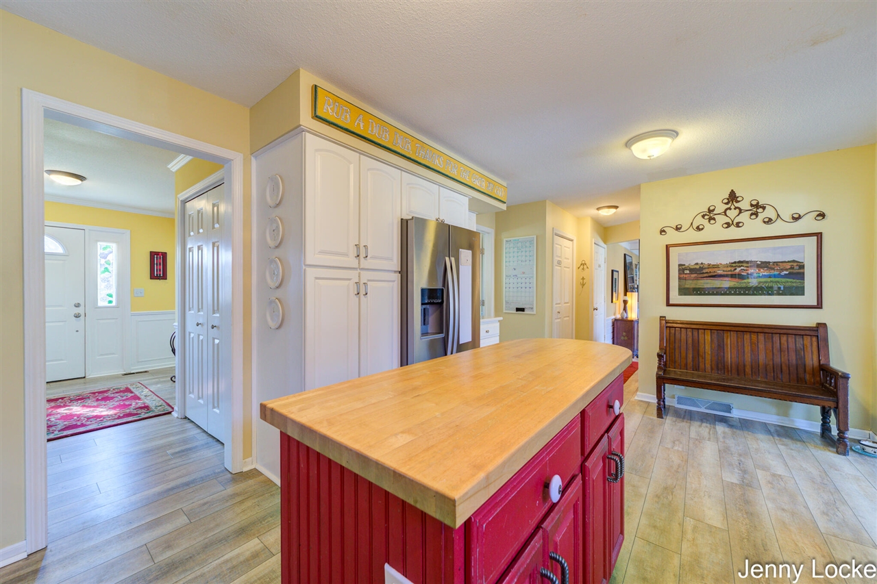 1530 Bayview Drive, Norton Shores, MI, 49441-5204