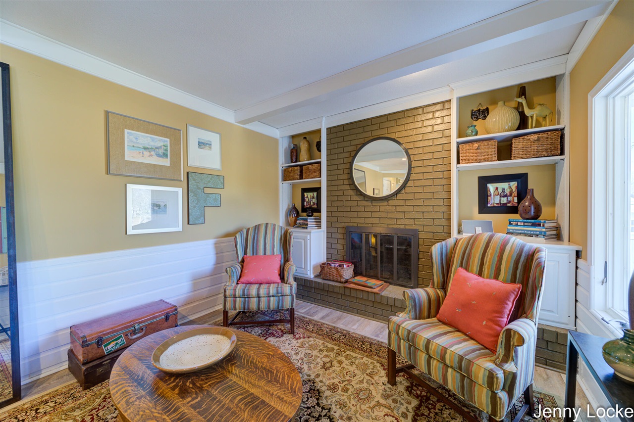 1530 Bayview Drive, Norton Shores, MI, 49441-5204