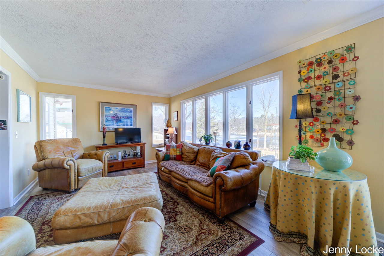 1530 Bayview Drive, Norton Shores, MI, 49441-5204