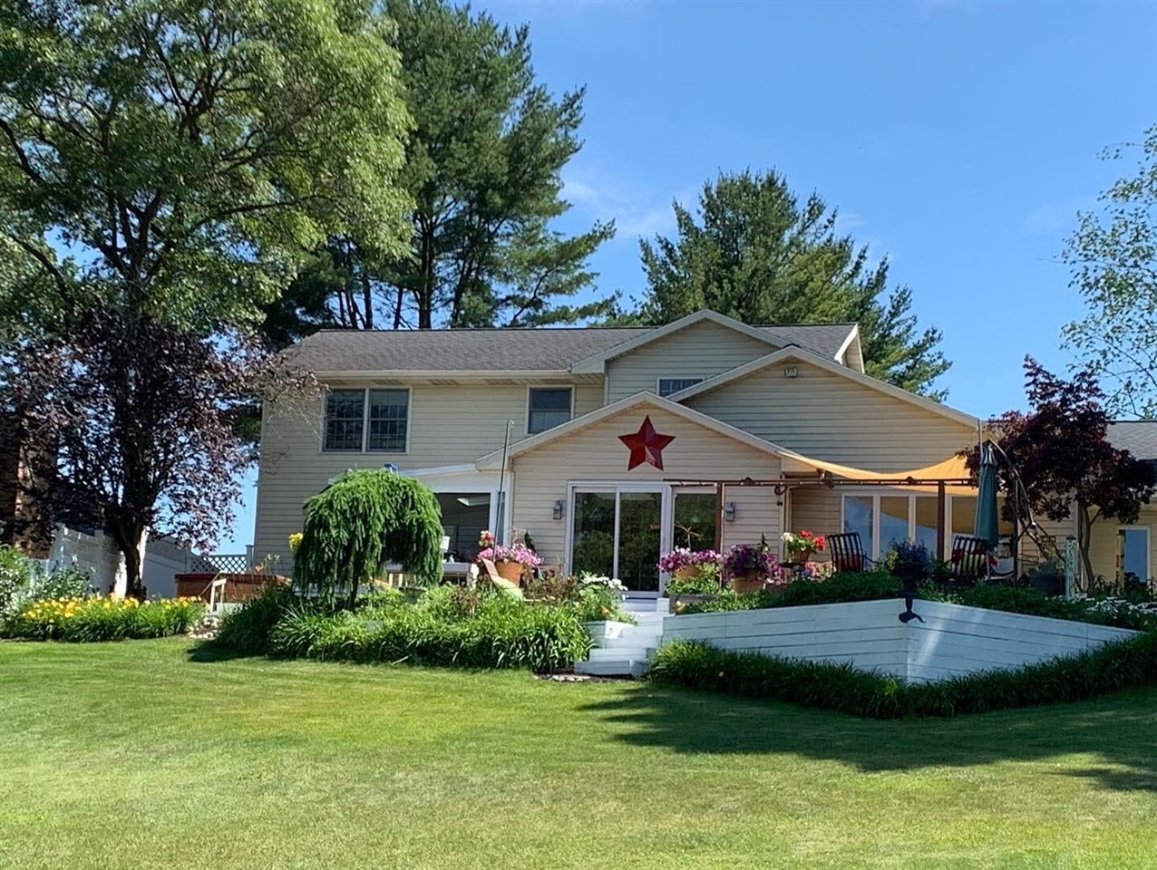 1530 Bayview Drive, Norton Shores, MI, 49441-5204