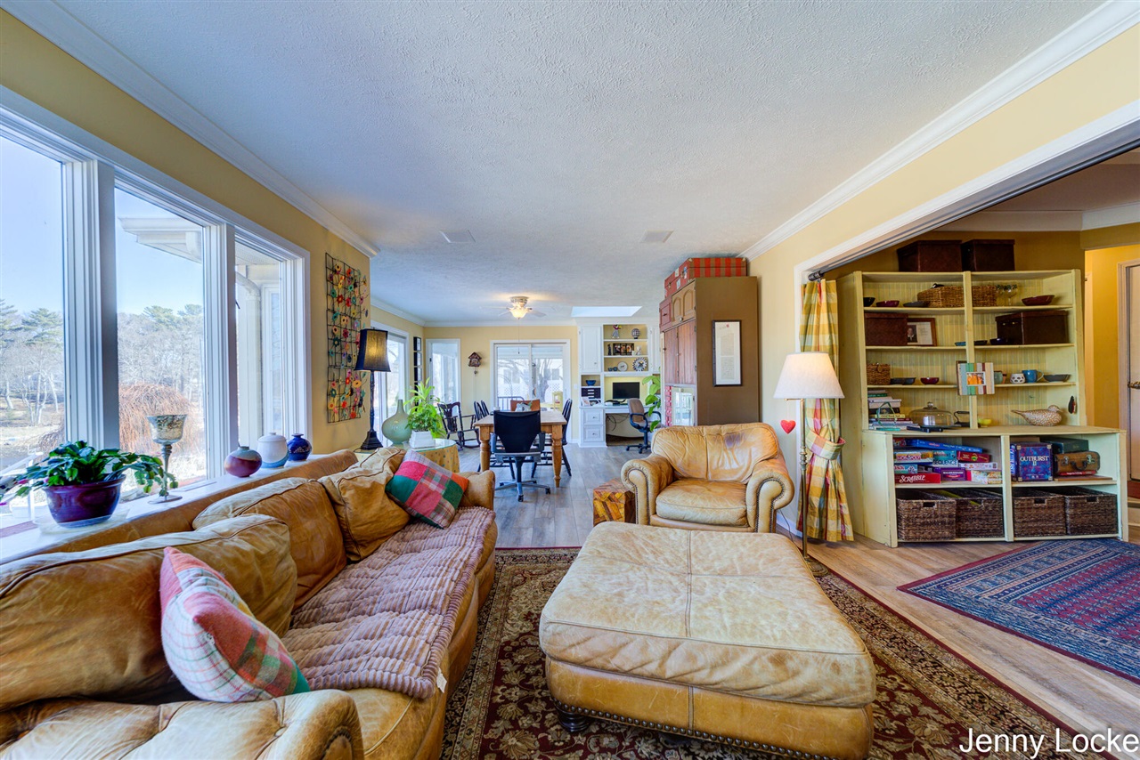 1530 Bayview Drive, Norton Shores, MI, 49441-5204