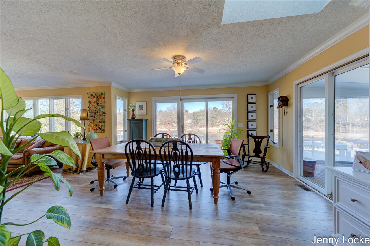 1530 Bayview Drive, Norton Shores, MI, 49441-5204